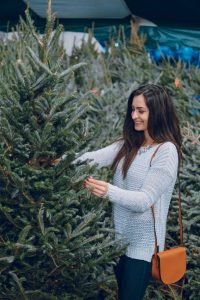 girl-chooses-a-christmas-tree-3